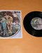 Single de los Skids titulado 'Iona'. Mike toca los teclados, aunque no aparece acreditado. (0) Comentarios